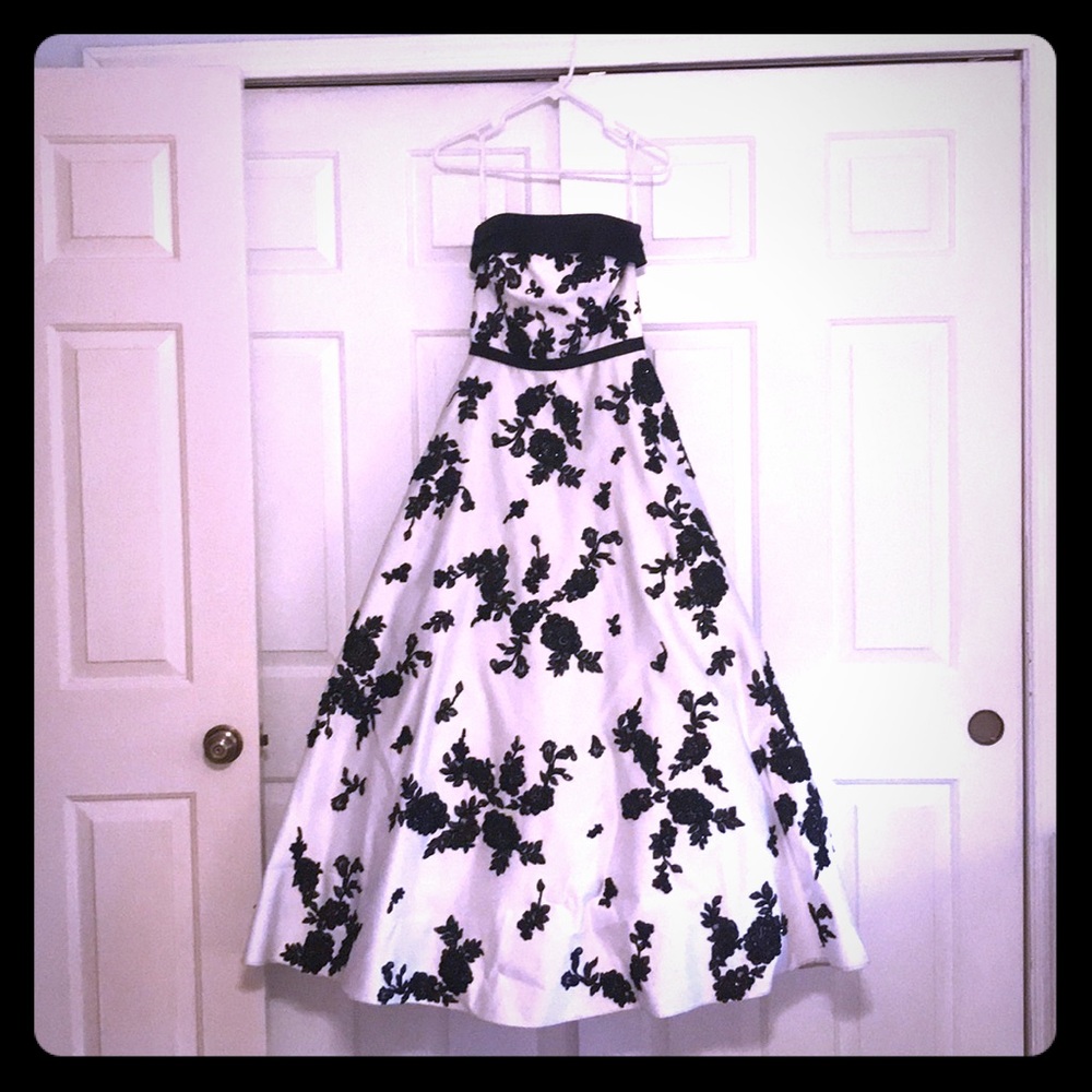 Beautiful prom dress! Full skirt!